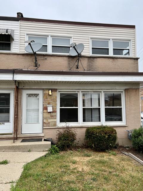 8817 N Washington St #F, Niles, IL 60714