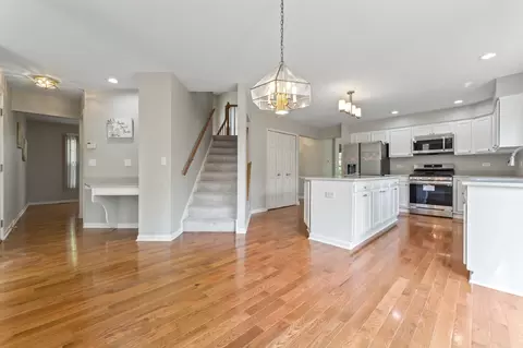 1623 Mccormack Dr, Hoffman Estates, IL 60169 photo 9