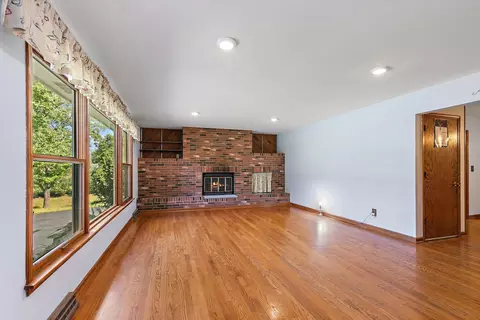 559 Ada St, Cary, IL 60013 photo 3