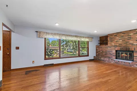 559 Ada St, Cary, IL 60013 photo 2