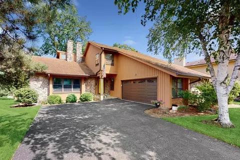 393 White Oak Ct, Gurnee, IL 60031
