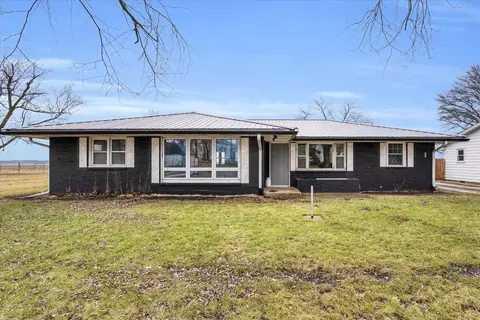 204 3rd St, Dewey, IL 61840