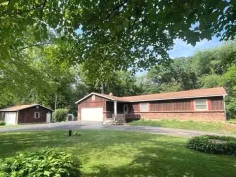 2082 Grand Detour Rd, Dixon, IL 61021