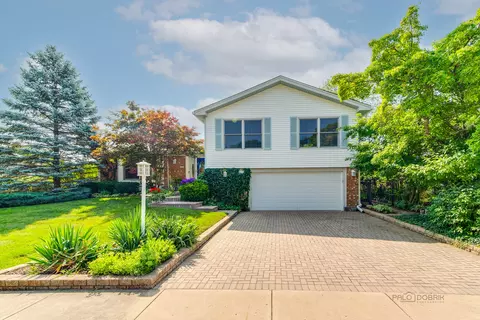 1031 Partridge Ln, Lake Zurich, IL 60047