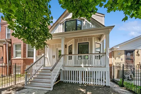 2738 W Nelson St, Chicago, IL 60618