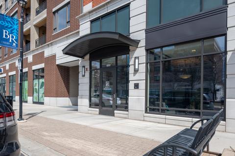 850 Village Center Dr #318, Burr Ridge, IL 60527