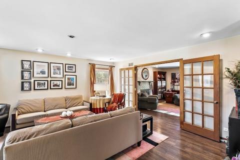 3390 Yorkshire Ct, Hoffman Estates, IL 60067 photo 4