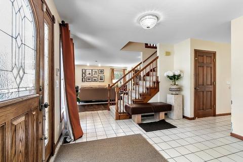3390 Yorkshire Ct, Hoffman Estates, IL 60067 photo 3