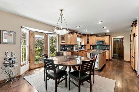 3390 Yorkshire Ct, Hoffman Estates, IL 60067 photo 8