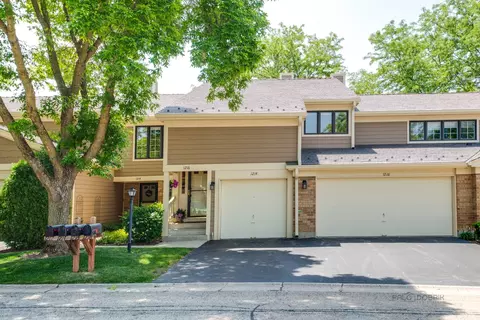 1216 Gulfstream Pkwy #19C, Libertyville, IL 60048