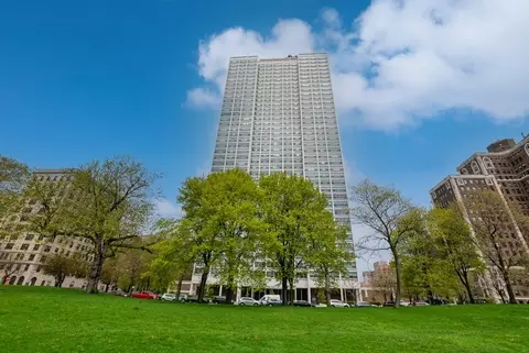 1700 E 56th St #2101, Chicago, IL 60637