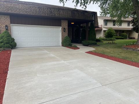 885 N Dovington Dr, Hoffman Estates, IL 60169 photo 2