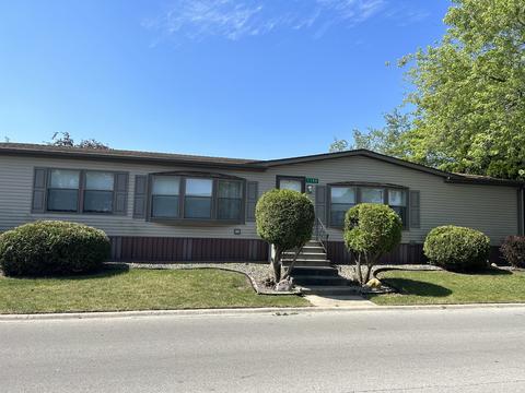 1180 Oak Ridge Dr, Manteno, IL 60950