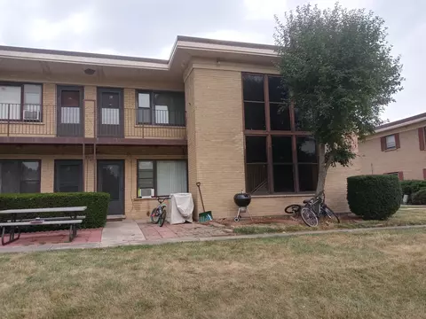 13 King Arthur Ct #19, Northlake, IL 60164