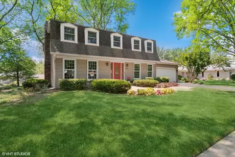 1320 Chestnut Ridge Dr, Naperville, IL 60540