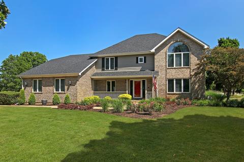 2806 Woodview Dr, Spring Grove, IL 60081