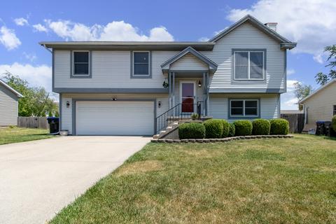 1209 Challis Dr, Bloomington, IL 61704