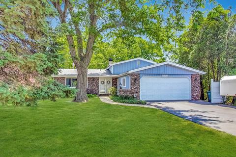 555 Walnut St, Mundelein, IL 60060