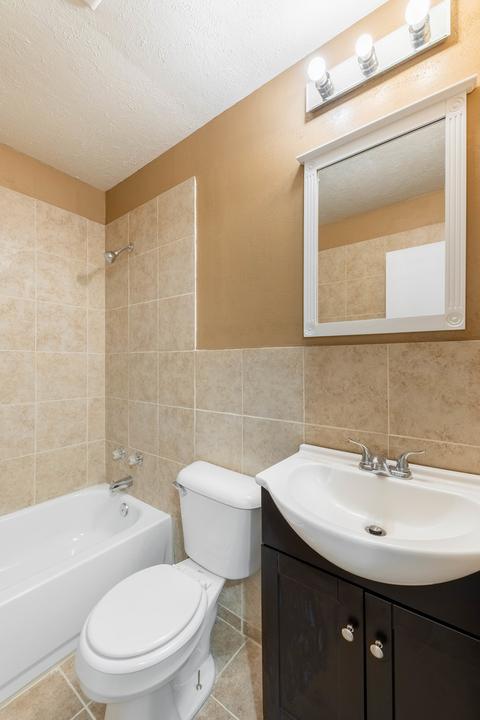 1230 Corley Dr, Elgin, IL 60120 photo 24