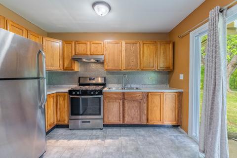 1230 Corley Dr, Elgin, IL 60120 photo 9