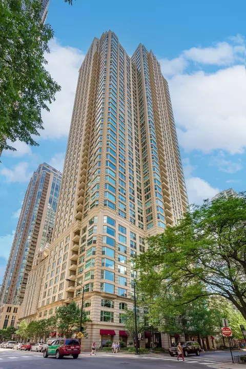 25 E Superior St #1403, Chicago, IL 60611