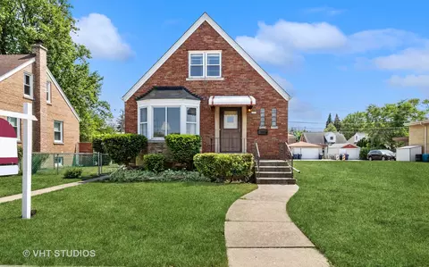1327 E Oakton St, Des Plaines, IL 60018