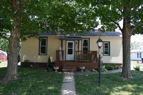 351 N Adams St, El Paso, IL 61738