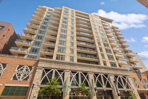 230 W Division St #901, Chicago, IL 60610