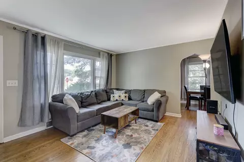 604 E Prairie Ave, Des Plaines, IL 60016 photo 2