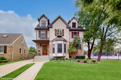 8 Elder Ln, La Grange, IL 60525