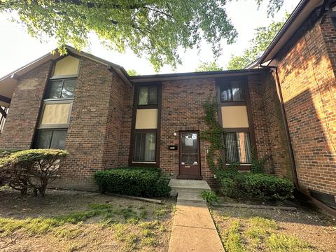 18 W100 Kirkland Ln, Villa Park, IL 60181