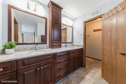 4376 Lombardy Ln, Hoffman Estates, IL 60192 photo 17