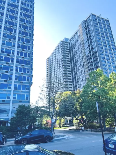4250 N Marine Dr #2407, Chicago, IL 60613