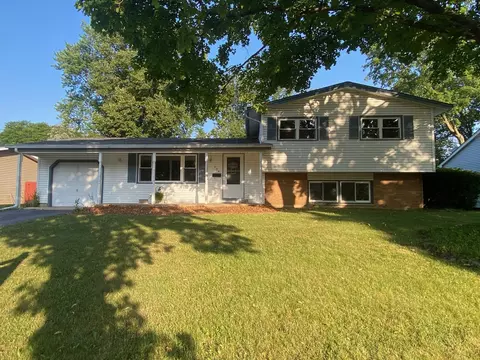 684 Coventry Ln, Crystal Lake, IL 60014