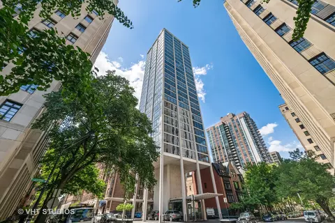 1300 N Astor St #14A, Chicago, IL 60610