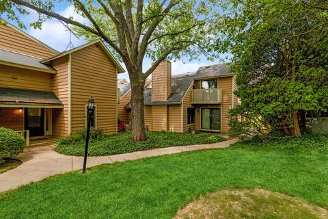 732 Drury Ct, Gurnee, IL 60031