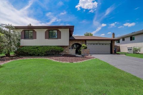 7222 Richard Rd, Darien, IL 60561
