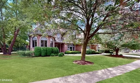 1611 Mulberry Dr, Libertyville, IL 60048