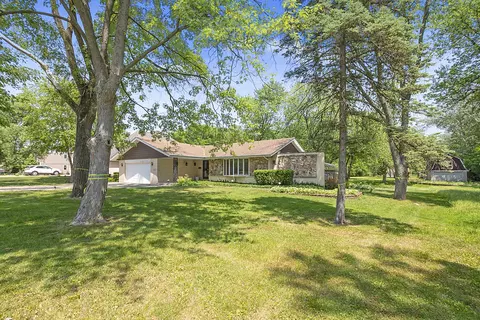 6031 Bentley Ave, Willowbrook, IL 60527 photo 2