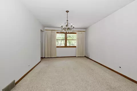 6031 Bentley Ave, Willowbrook, IL 60527 photo 6