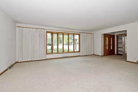 6031 Bentley Ave, Willowbrook, IL 60527 photo 11