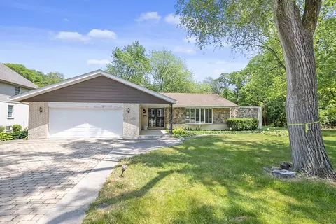 6031 Bentley Ave, Willowbrook, IL 60527 photo 3