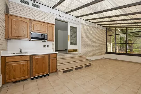 6031 Bentley Ave, Willowbrook, IL 60527 photo 9