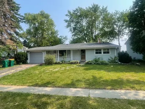 12 W Beechwood Ct, Buffalo Grove, IL 60089