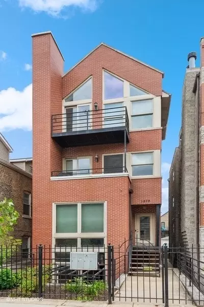 1519 N Bosworth Ave #1, Chicago, IL 60642