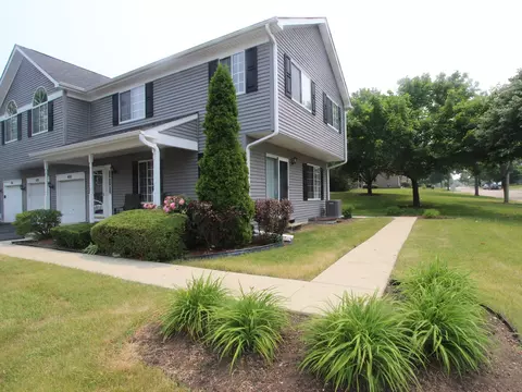 400 Village Creek Dr #400, Lake In The Hills, IL 60156