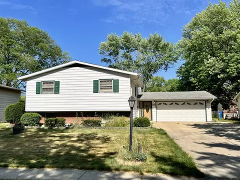7363 Princeton Circle Dr, Hanover Park, IL 60133