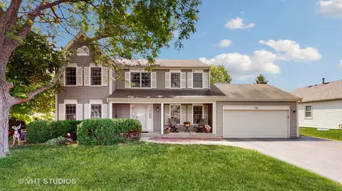 705 River Oaks Ln, Island Lake, IL 60042