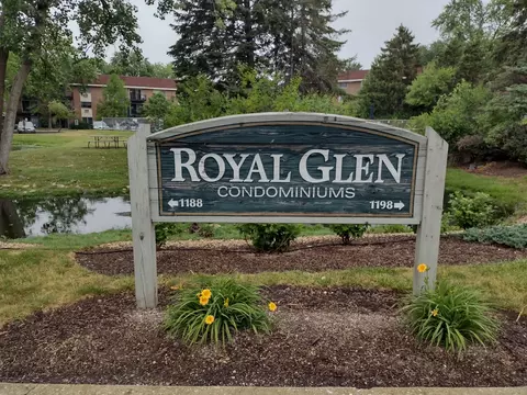 1198 Royal Glen Dr #110, Glen Ellyn, IL 60137
