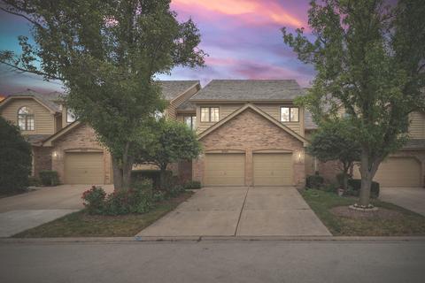 8505 Hemlock Ln, Darien, IL 60561